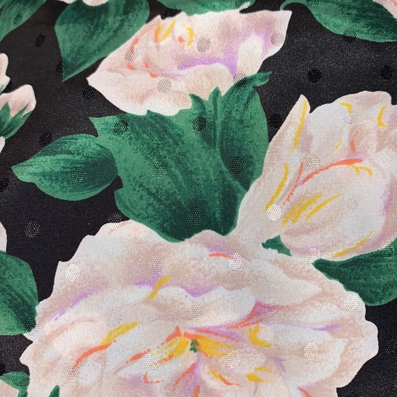 🌹Vintage White Gardenia Dot Jacquard Tie Neck Blouse - Picture 10 of 11